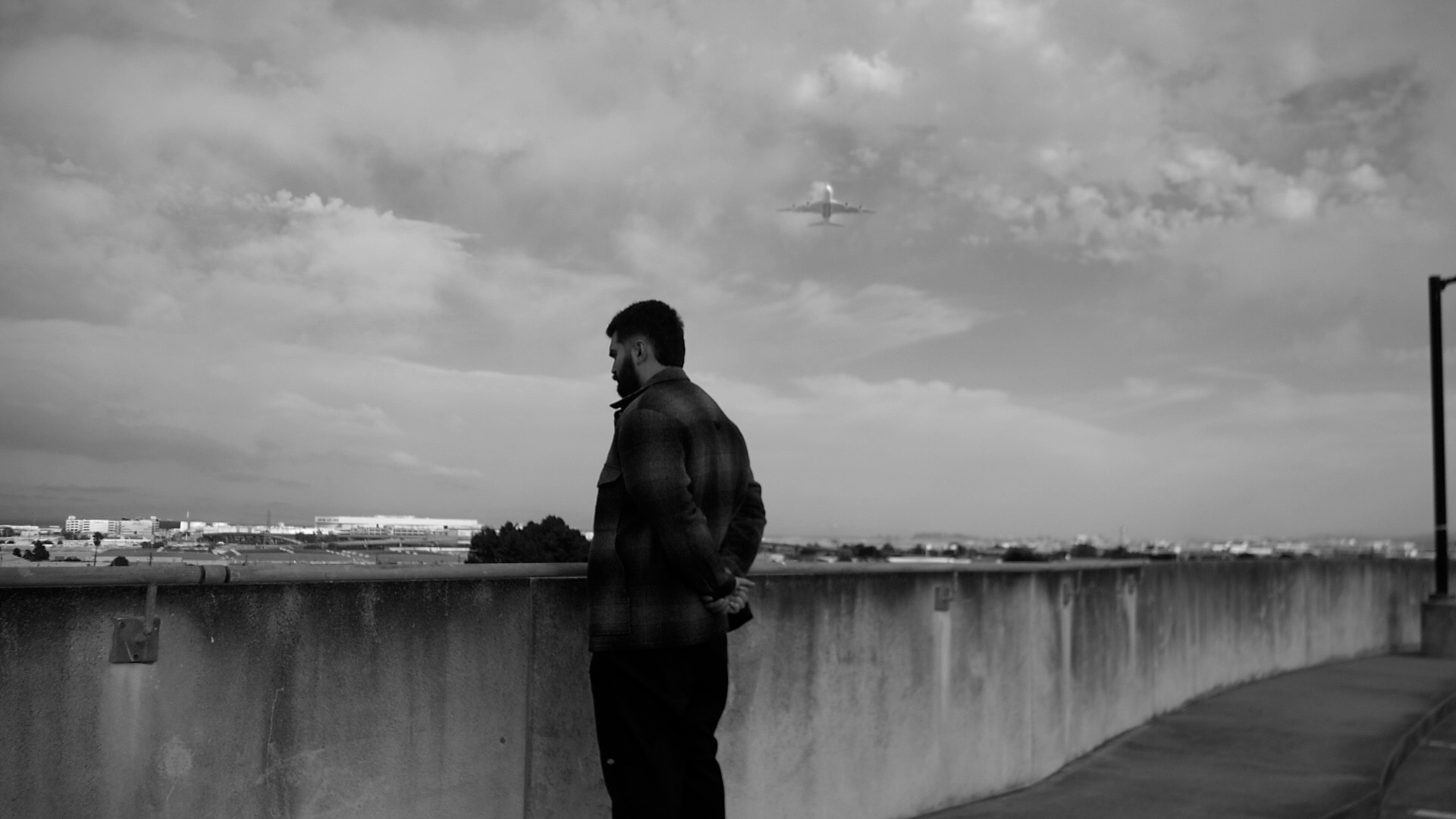 Matheus Medeiros as Calvin Cross